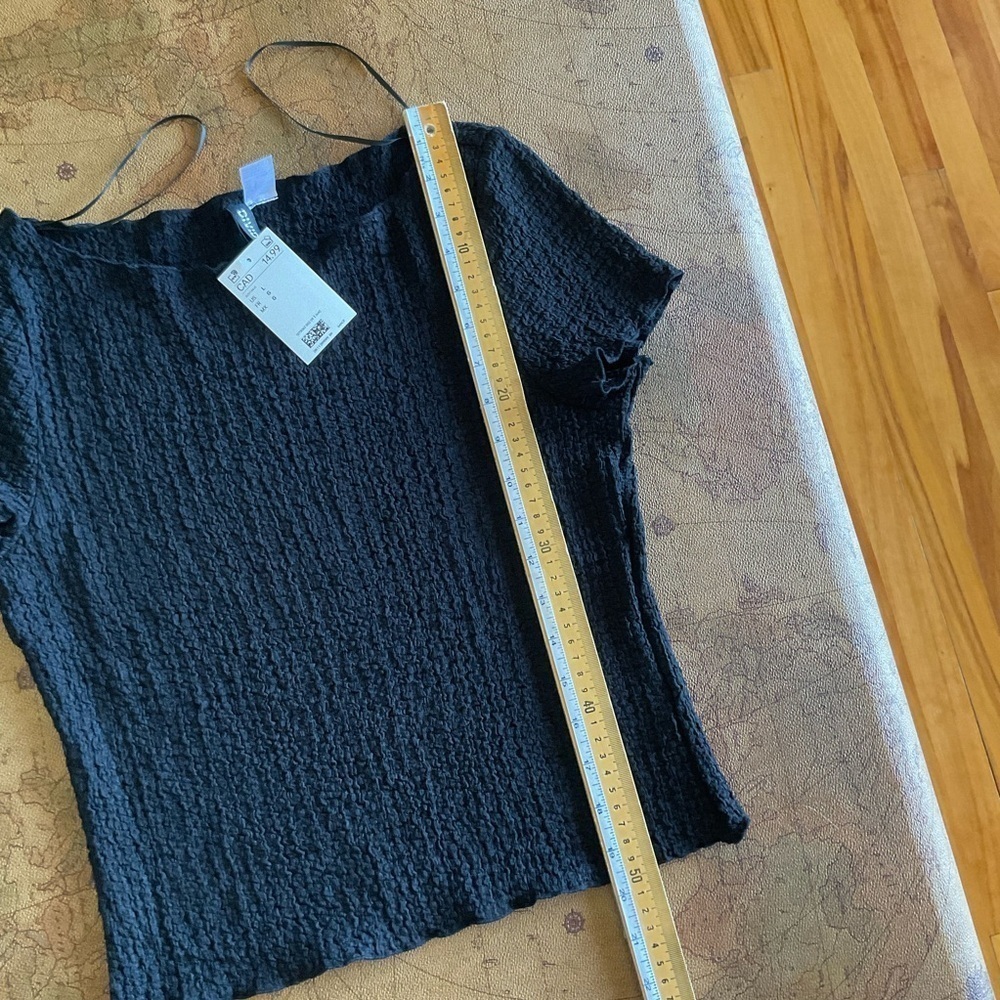H&M Black Crinkle Textured Off-Shoulder top - Picture 4 of 6
